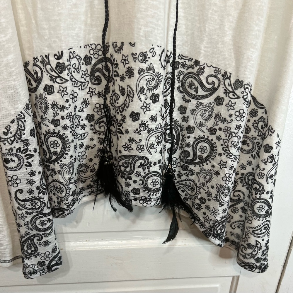 Tunic top/beach coverup. NWOT. Never worn. Bundle $10 items at 2/$10 - Picture 3 of 5